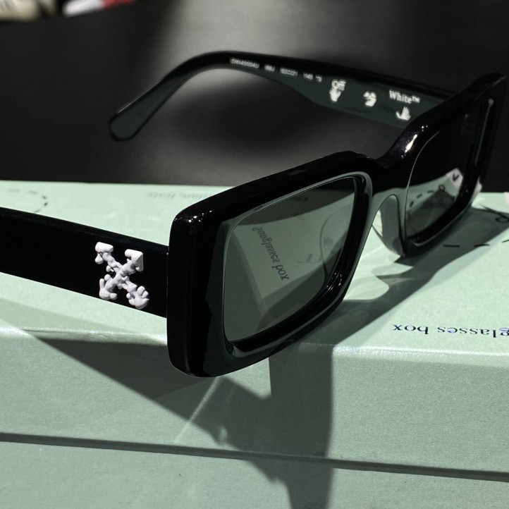 Off-White Sunglasses OW40002U 