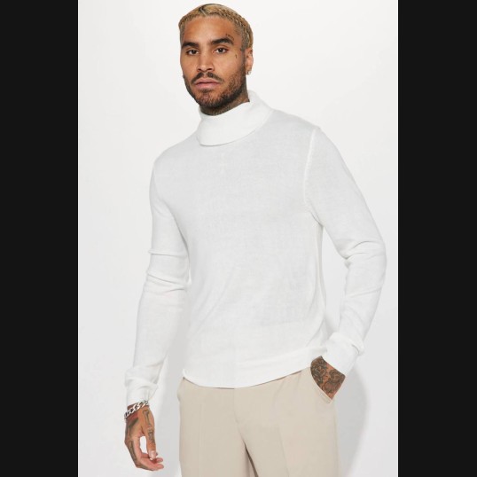 DeAngelo Turtkeneck Sweater | White