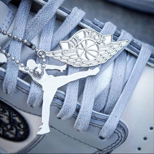 Брелок Air Jordan x Dior