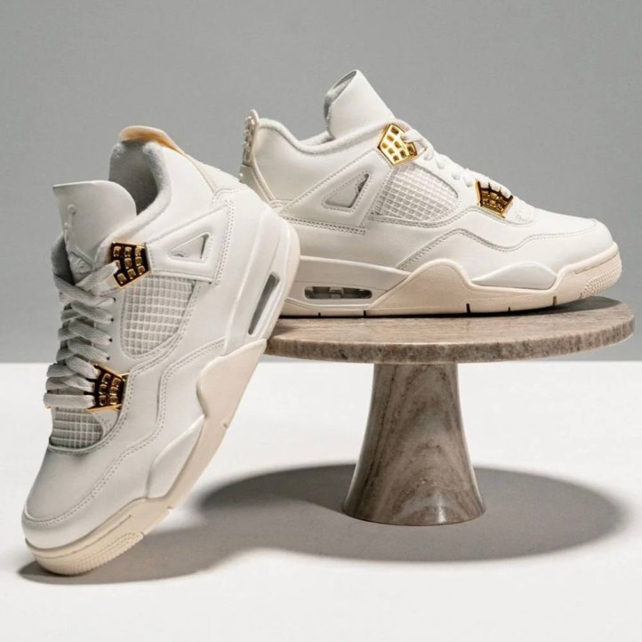 Air Jordan Retro 4 "Metallic Gold"