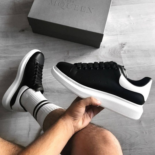 Alexander McQueen "Black/White"