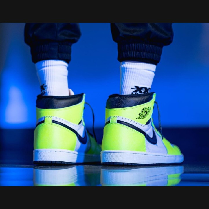 Nike Air Jordan Retro 1 High "Visionaire"