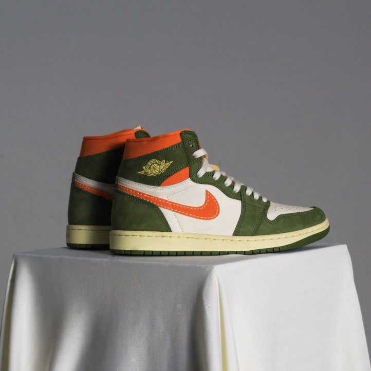 Nike Air Jordan Retro 1 High "Celadon"