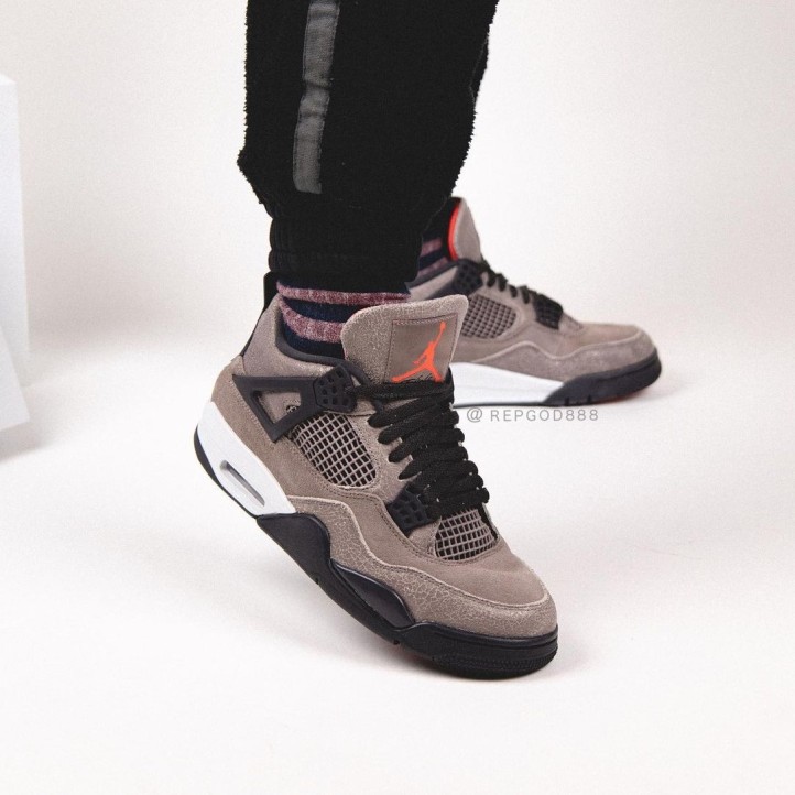 Nike Air Jordan Retro 4 "Taupe Haze"