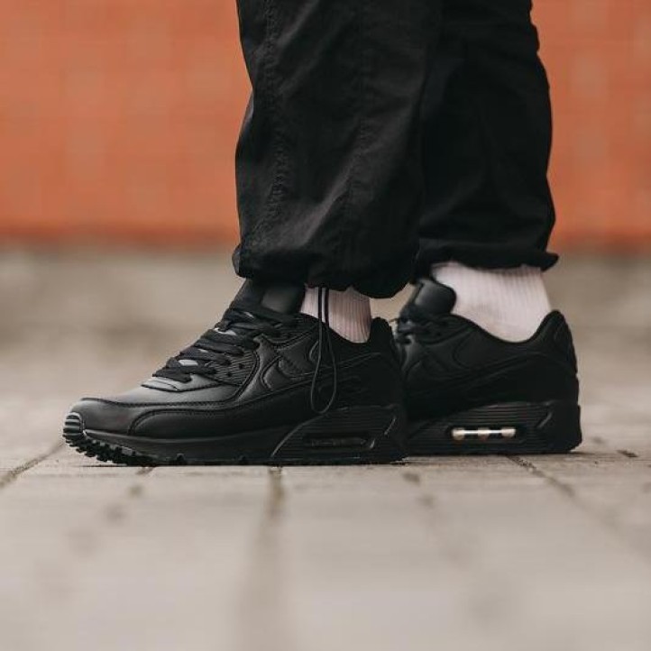 Nike Air Max 90 "Black Leather"