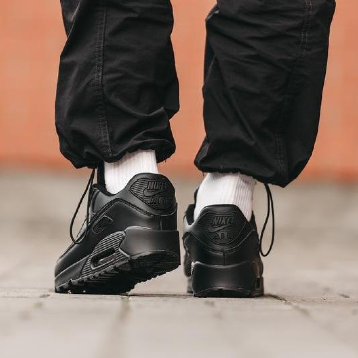 Nike Air Max 90 "Black Leather"