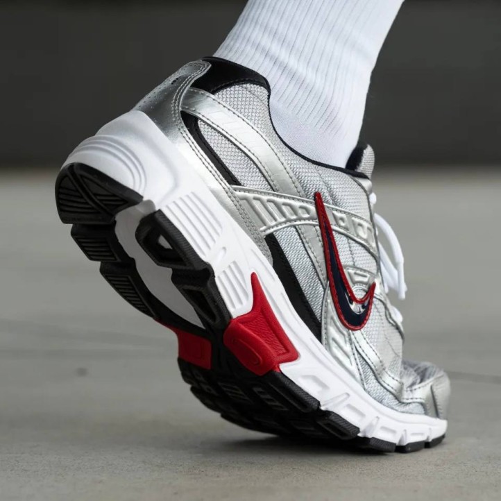 Nike Initiator Gore-Tex | Metallic Silver