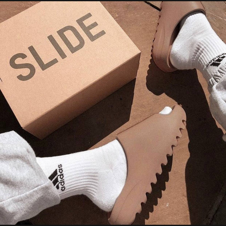 Adidas Yeezy Slides "Core" WMNS 