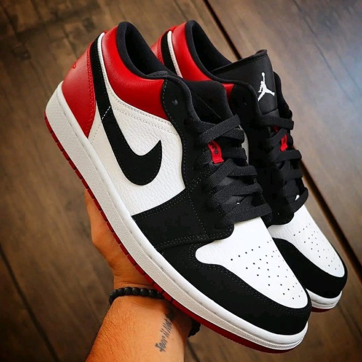 Nike Air Jordan Retro 1 Low "Black Toe"