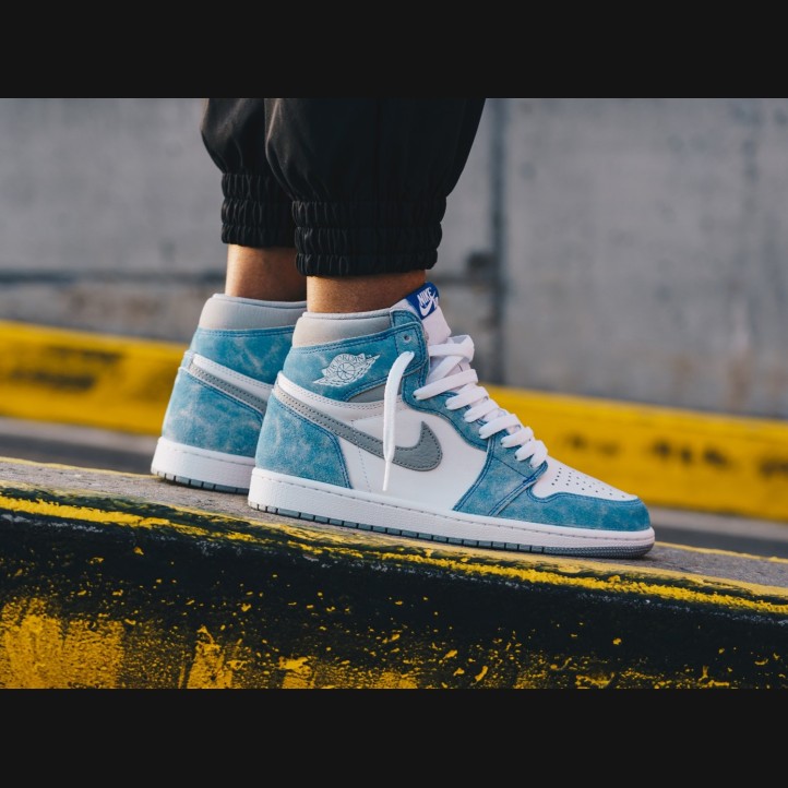 Nike Air Jordan Retro 1 High "Hyper Royal"