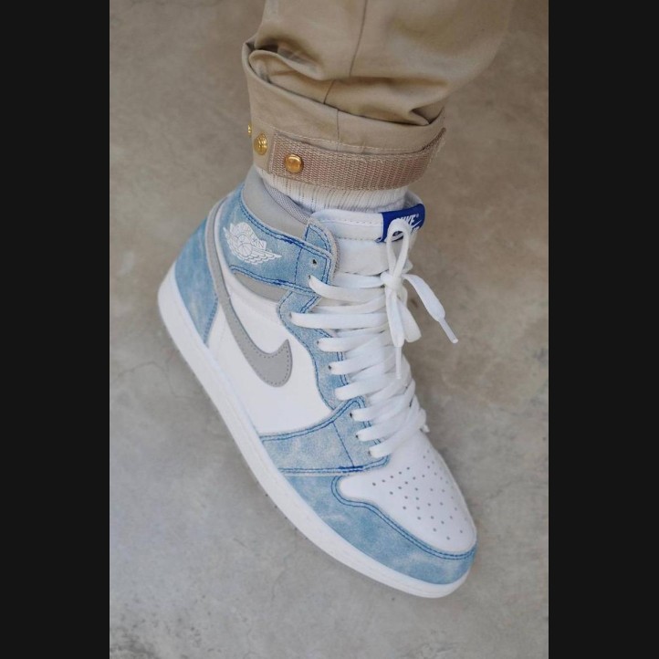 Nike Air Jordan Retro 1 High "Hyper Royal"