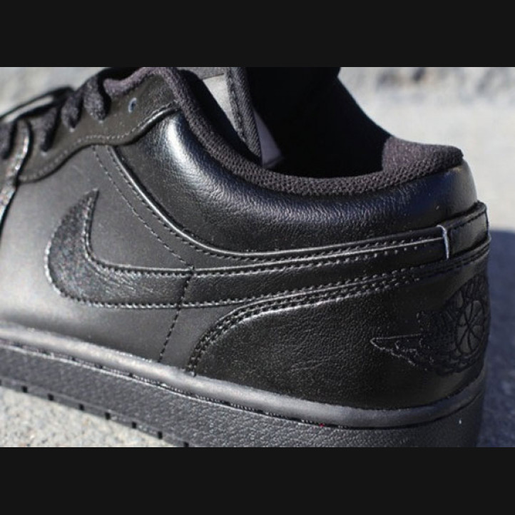 Nike Air Jordan Retro 1 Low 'Triple Black'