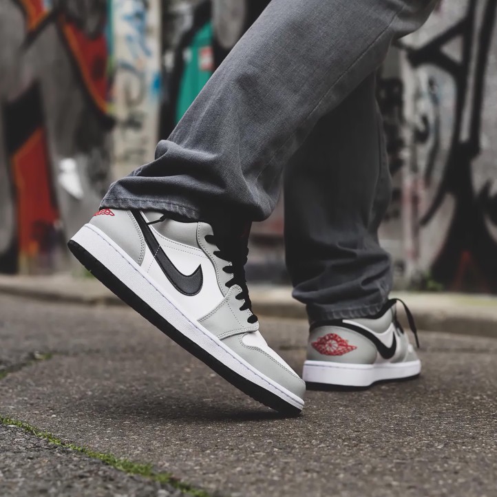 Nike Air Jordan Retro 1 Low "Light Smoke Grey"