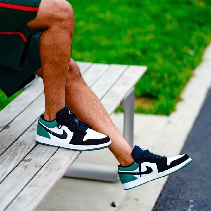 Nike Air Jordan Retro 1 Low "Mystic Green"