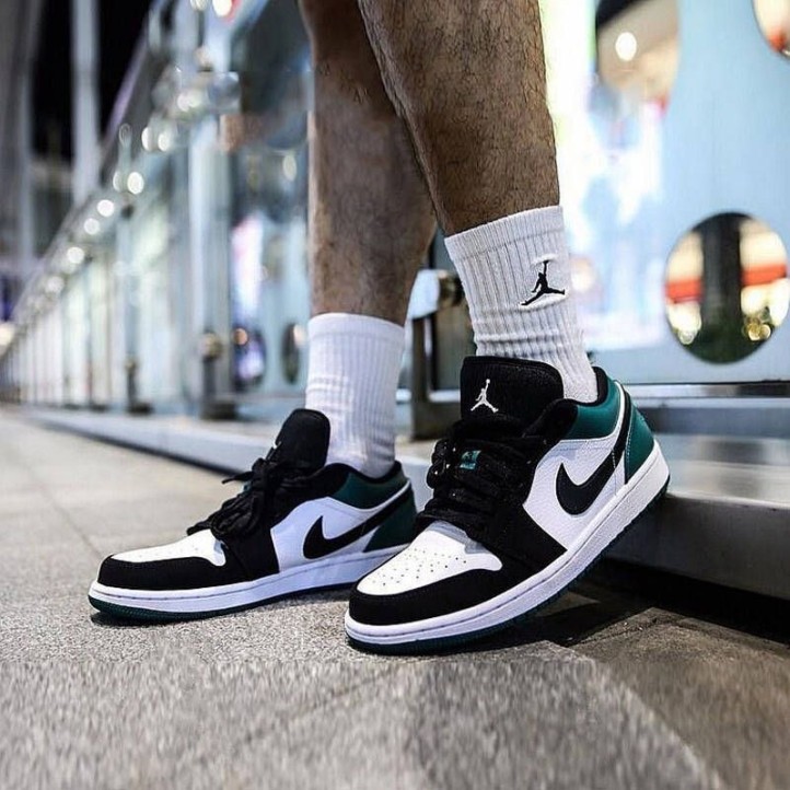 Nike Air Jordan Retro 1 Low "Mystic Green"