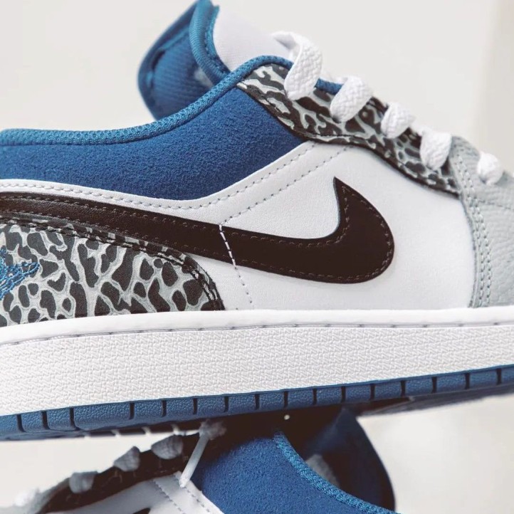 Nike Air Jordan Retro 1 Low SE "True Blue"