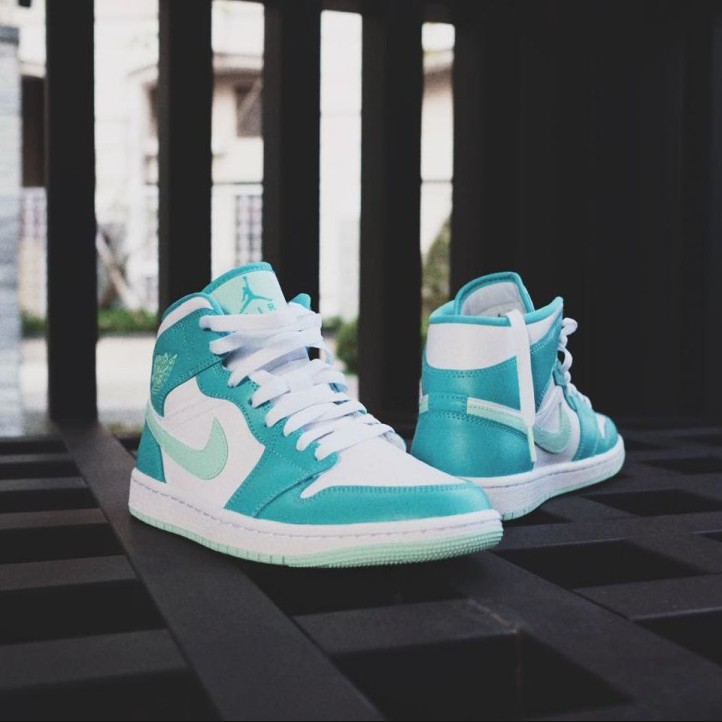 Nike Air Jordan Retro 1 Mid "Marine Green" WMNS