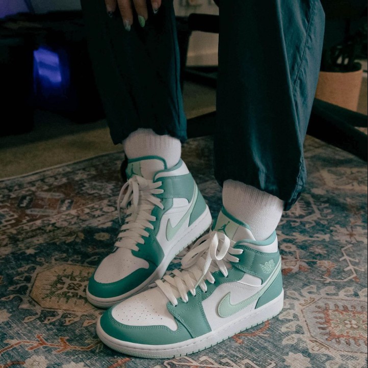 Nike Air Jordan Retro 1 Mid "Marine Green" WMNS