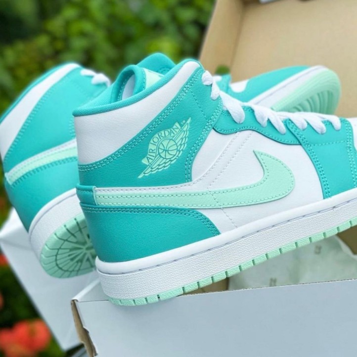 Nike Air Jordan Retro 1 Mid "Marine Green" WMNS