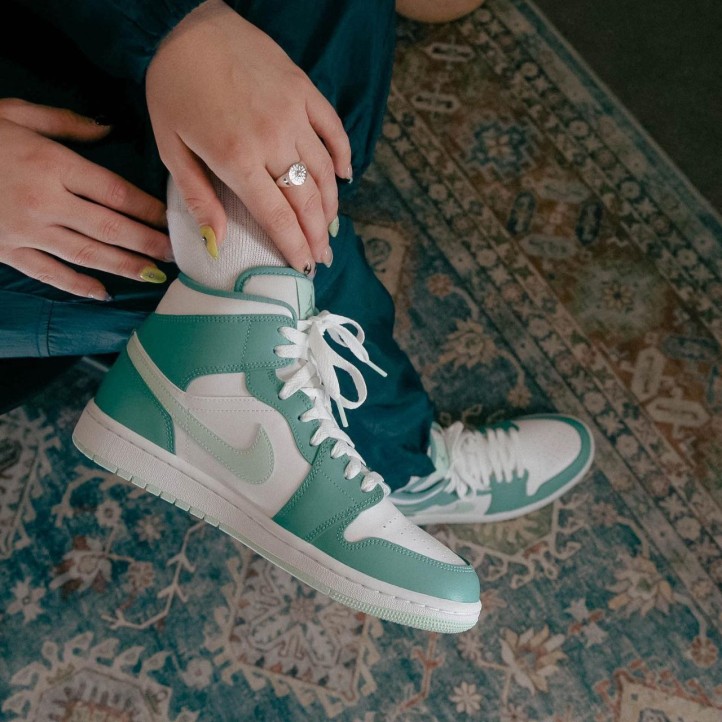 Nike Air Jordan Retro 1 Mid "Marine Green" WMNS