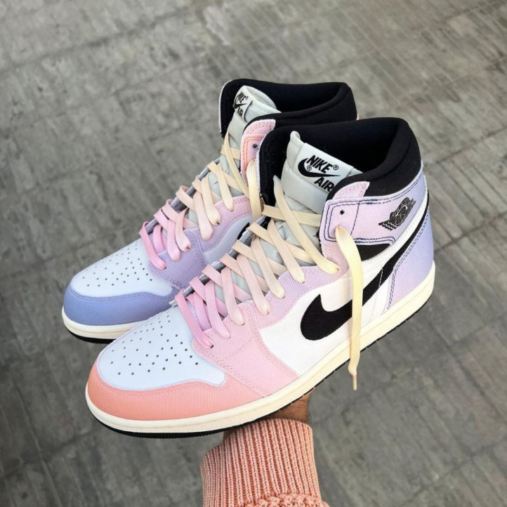 Nike Air Jordan Retro 1 High Skyline WMNS