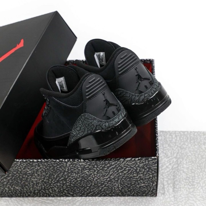 Jordan Retro 3 "Black Cat"