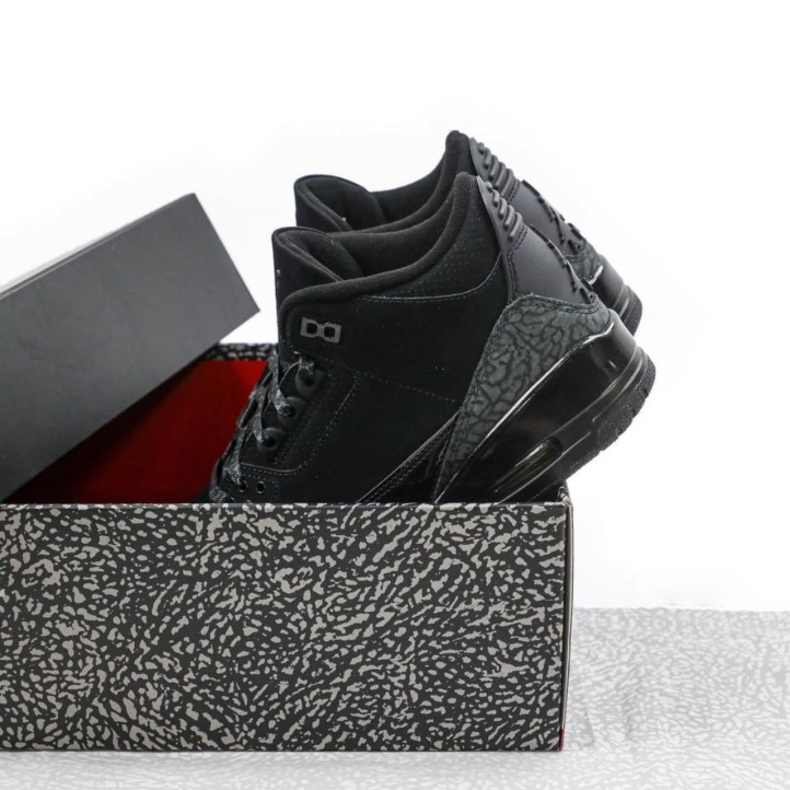 Jordan Retro 3 "Black Cat"