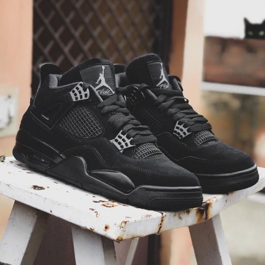 Air Jordan Retro 4 "Black Cat"