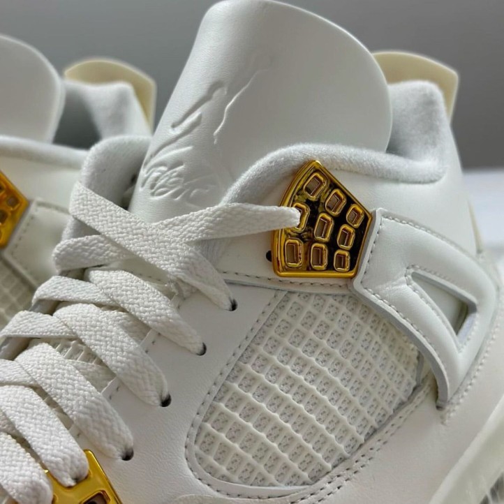 Air Jordan Retro 4 "Metallic Gold"