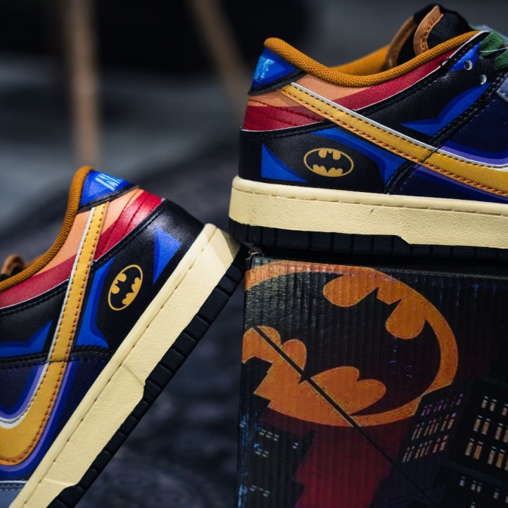 Nike Dunk Low "Batman x Joker"