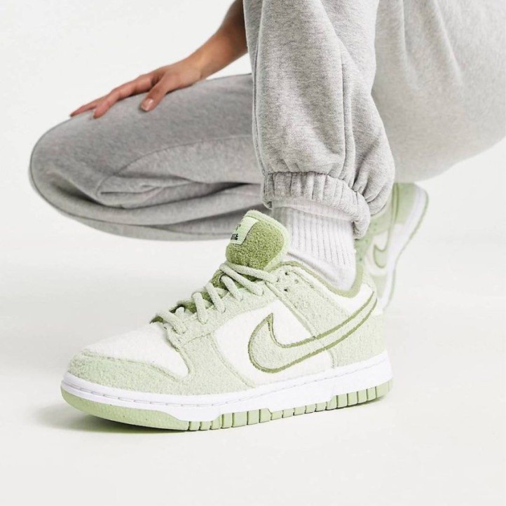 Nike Dunk Low "Fleece Green" WMNS