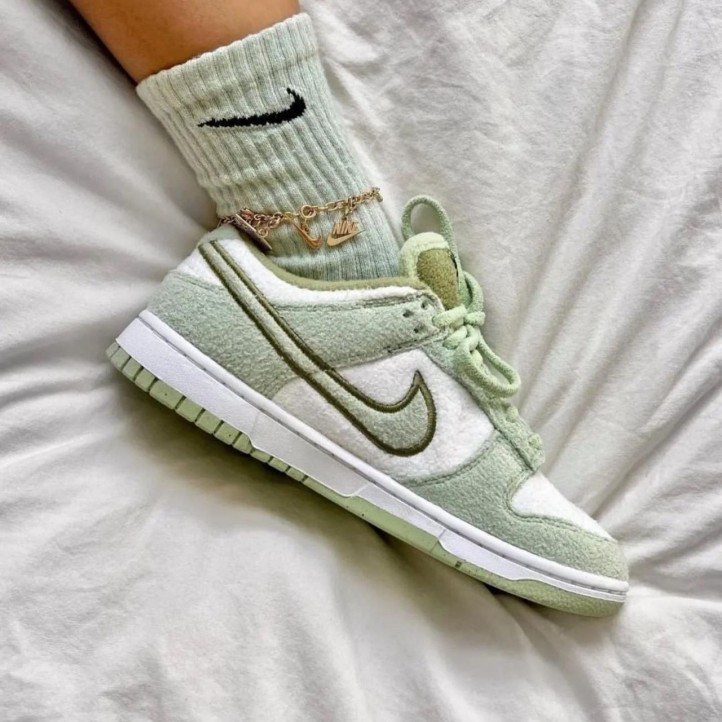 Nike Dunk Low "Fleece Green" WMNS