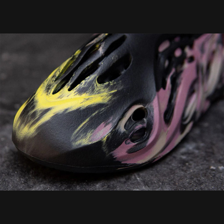 Adidas Yeezy Foam Runner "MX Carbon"