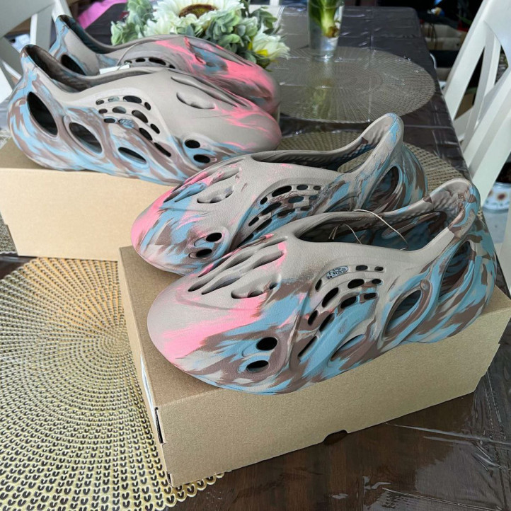 Adidas Yeezy Foam Runner "Sand Grey"