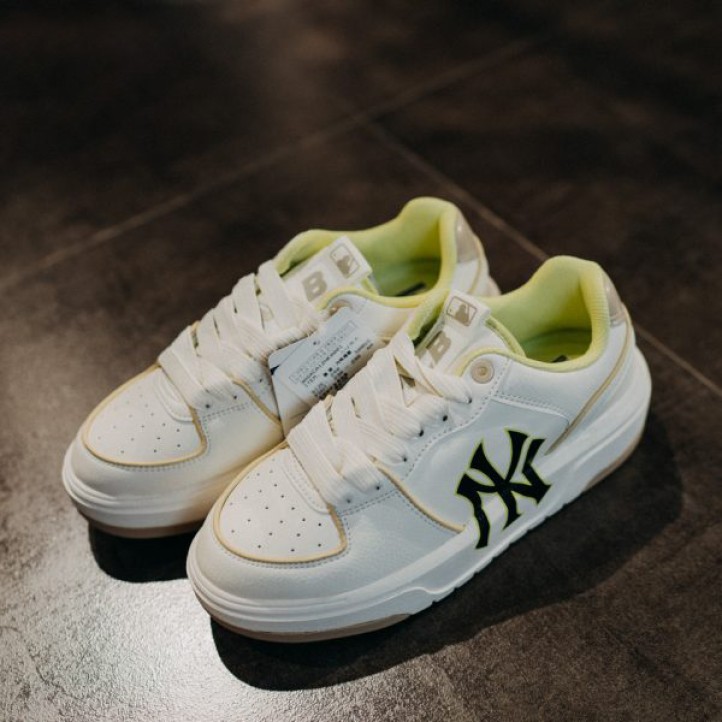 MLB Chunky Liner Boston New York Yankees "Beige/Volt Green" WMNS