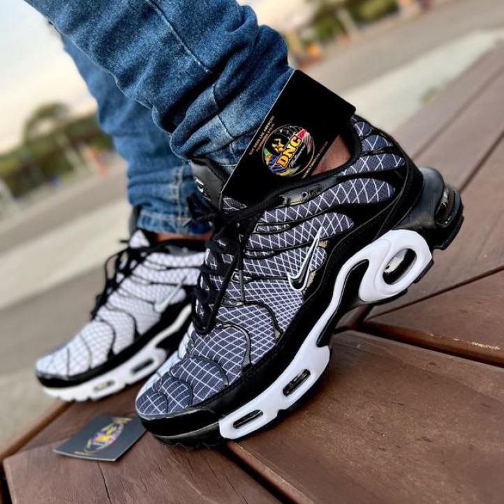 Nike TN Air Max Plus SE "Greedy Black/White"