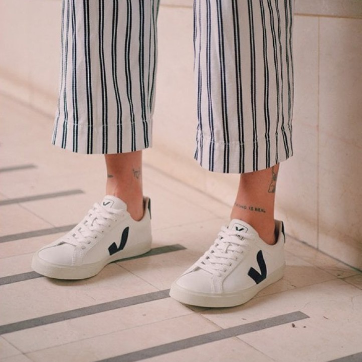 Veja CAMPO Sneakers "White/Black" WMNS