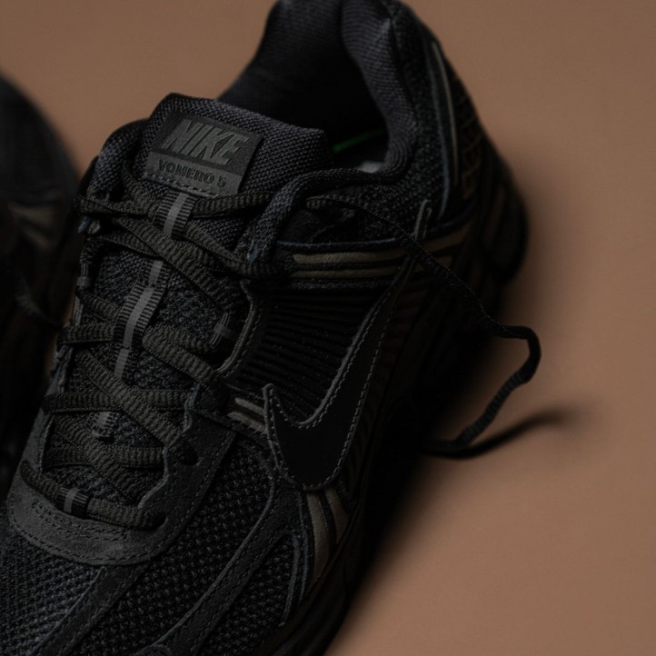 Nike Zoom Vomero 5 "Black"
