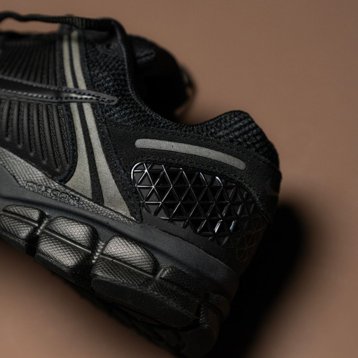 Nike Zoom Vomero 5 "Black"