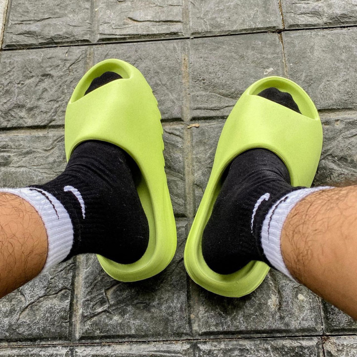 Adidas Yeezy Slides "Glow green"