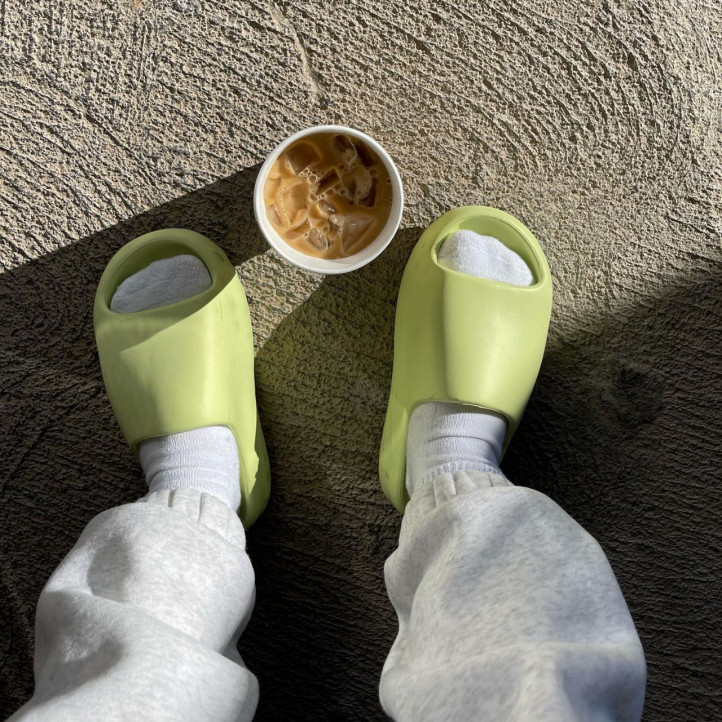 Adidas Yeezy Slides "Resin"