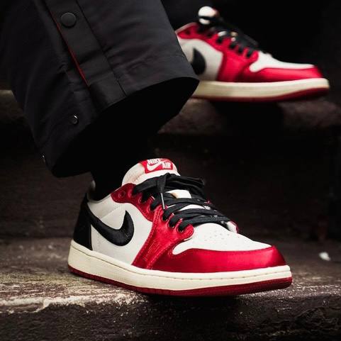 Nike Air Jordan Retro 1 Low OG Trophy Room Away