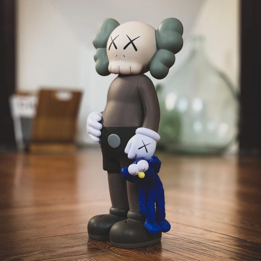 KAWS Share Companion | Brown/Blue 30cm (с дефектом)