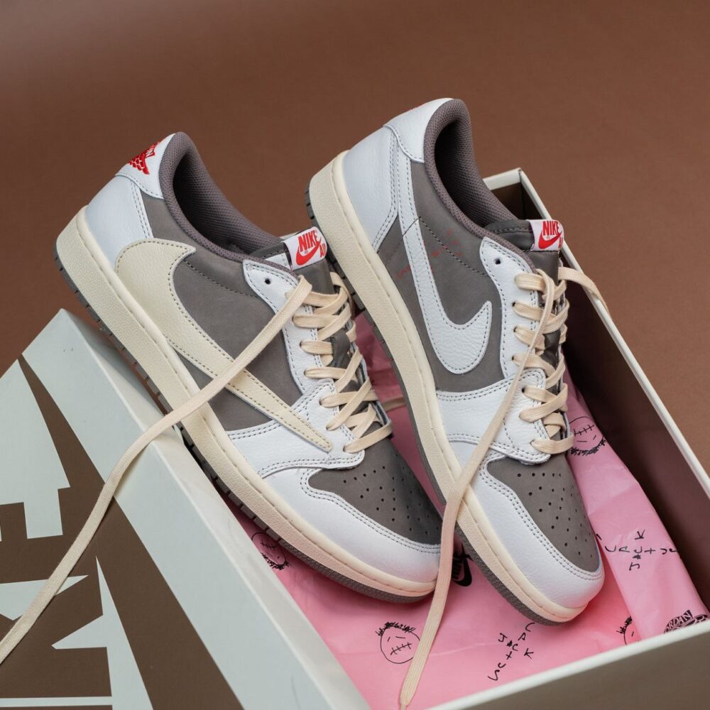 Nike Air Jordan Retro 1 Low x Travis Scott "Reverse Mocha"