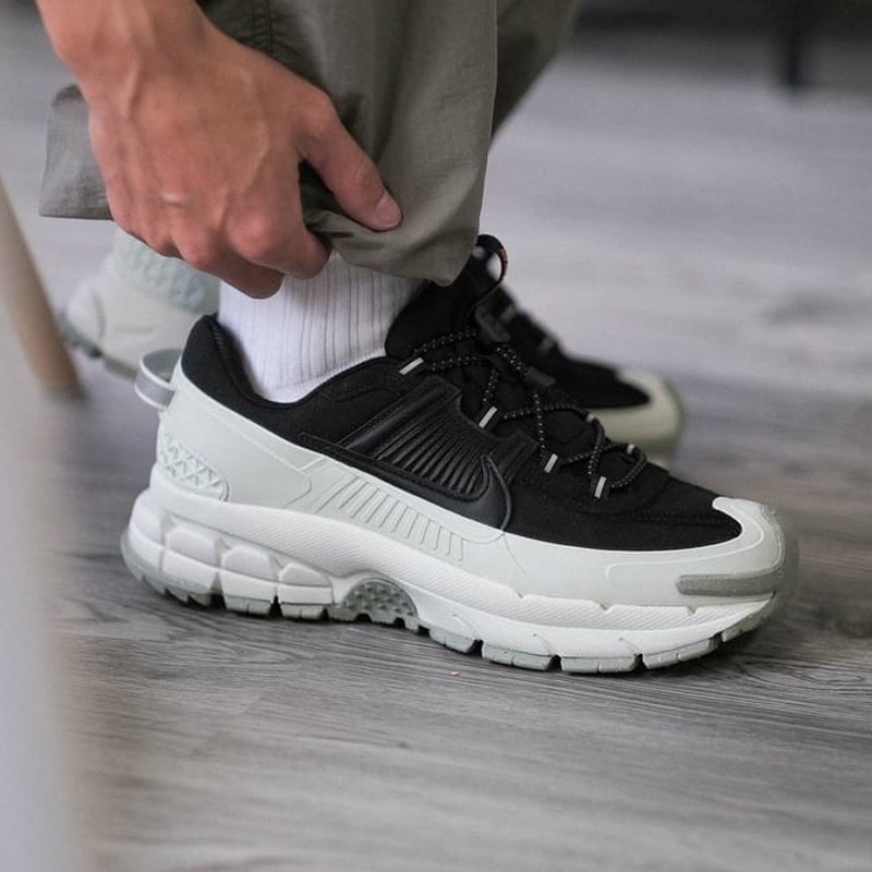 Nike Zoom Vomero Roam "Black/Light Silver"
