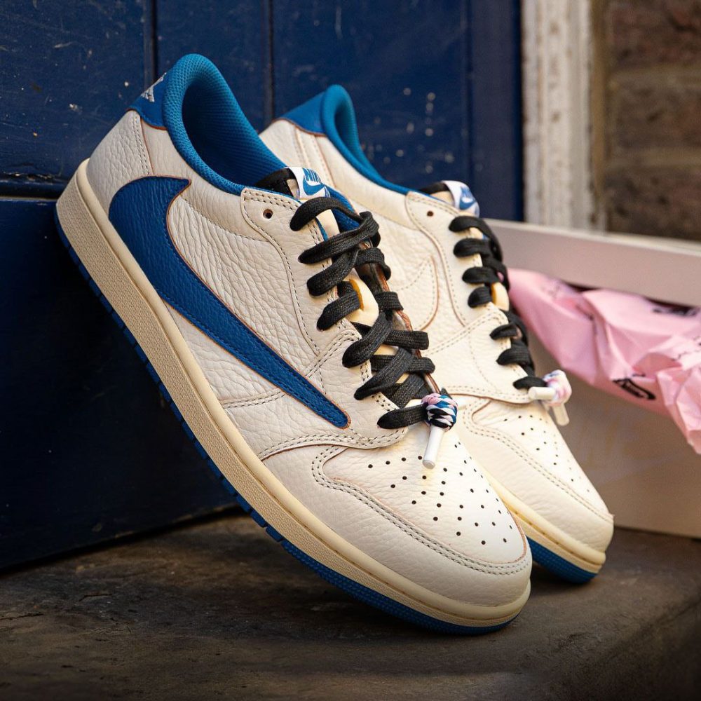 Nike Air Jordan Retro 1 Low x Travis Scott x Fragment Design "Sail/Military Blue"