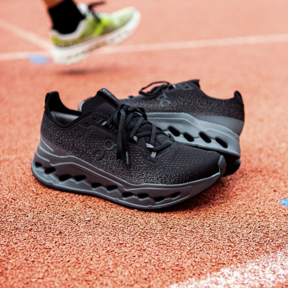 On Cloud Running Cloudsurfer "Black/Grey"