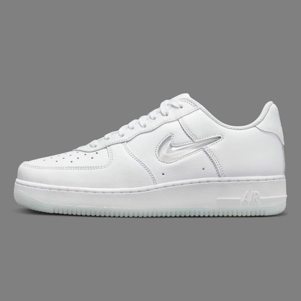 Nike Air Force 1 Low Jewel "Triple White"