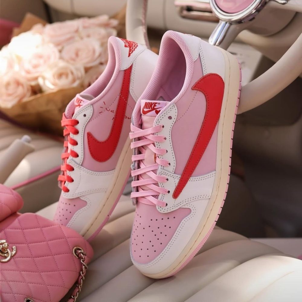 Nike Air Jordan Retro 1 Low x Travis Scott "Tropical Pink"